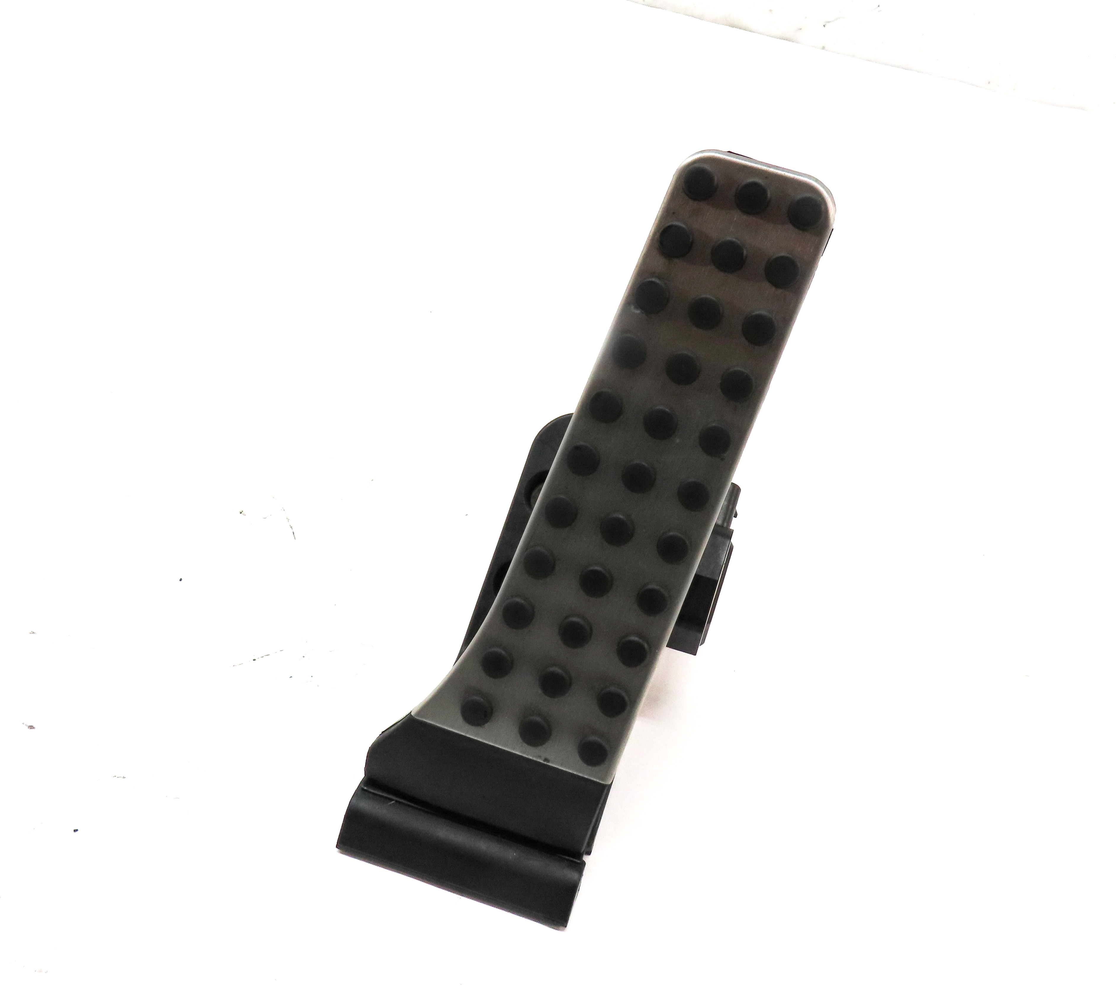 2013 MERCEDES C250 (W204) FRONT DRIVER GAS ACCELERATOR THROTTLE PEDAL — exact item pictured